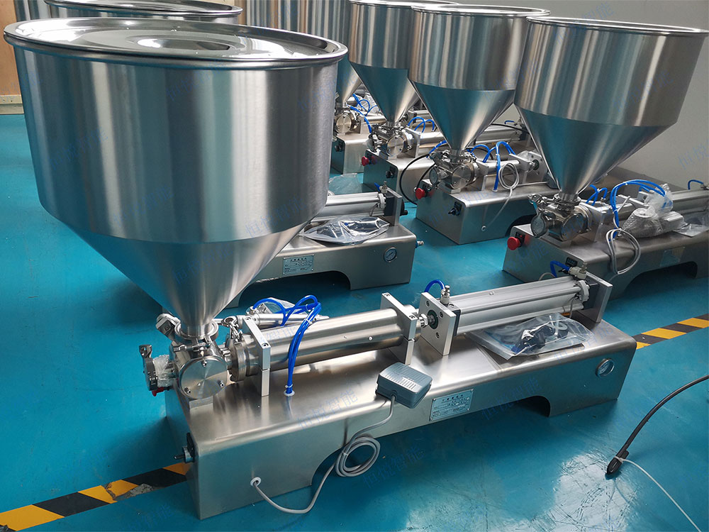 液體灌裝包裝機(jī).jpg 液體灌裝包裝機(jī).jpg