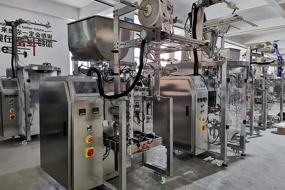 全自動牛肉醬包裝機(jī).jpg 全自動牛肉醬包裝機(jī).jpg