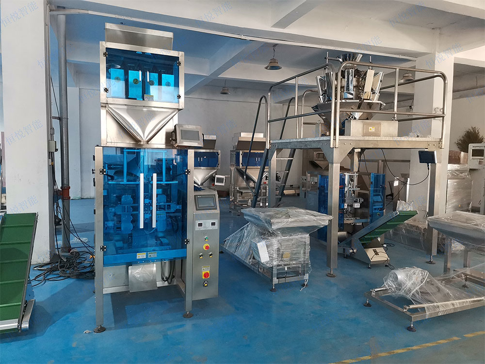 稱重式全自動(dòng)包裝機(jī).jpg 稱重式全自動(dòng)包裝機(jī).jpg