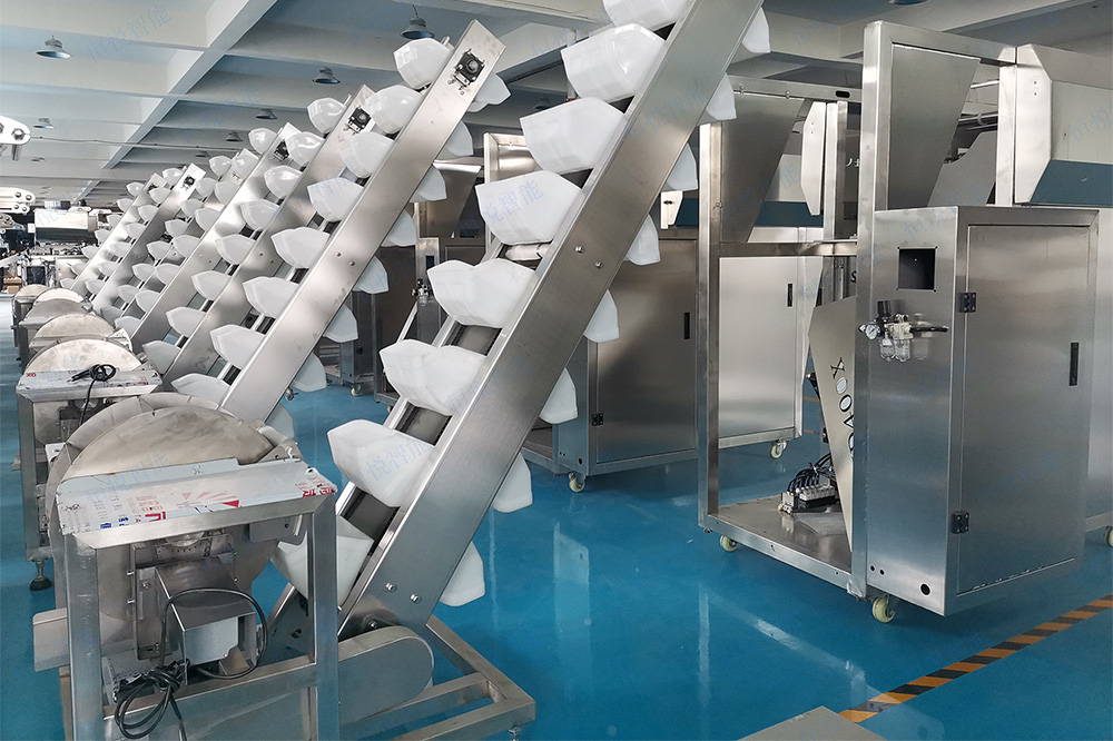 薄膜制袋的鮮土豆粉包裝機(jī)采用人工稱重與機(jī)器自動包裝相結(jié)合 薄膜制袋的鮮土豆粉包裝機(jī)采用人工稱重與機(jī)器自動包裝相結(jié)合