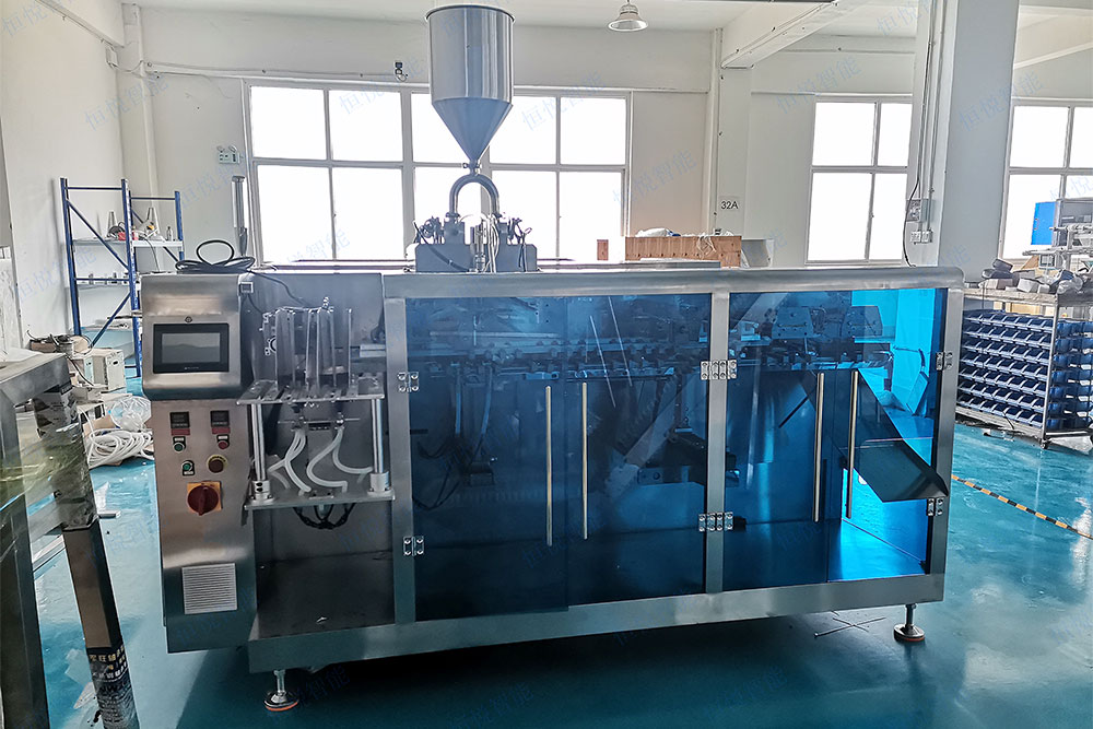 膏狀液體水平給袋式包裝機(jī) 膏狀液體水平給袋式包裝機(jī)