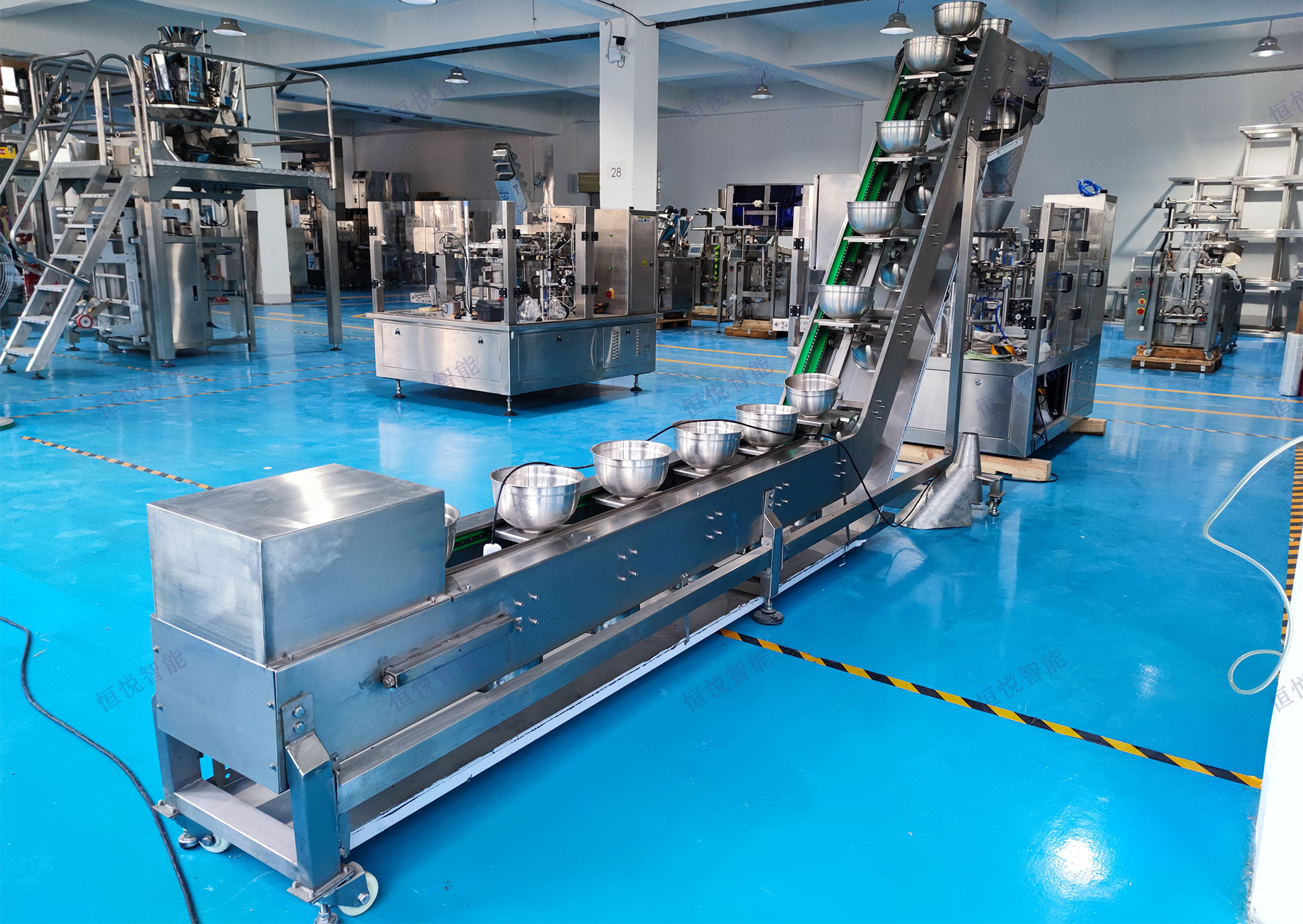 組合秤自動(dòng)定量稱(chēng)重包裝機(jī)是一種集成高精度稱(chēng)重與自動(dòng)化包裝功能的設(shè)備 組合秤自動(dòng)定量稱(chēng)重包裝機(jī)是一種集成高精度稱(chēng)重與自動(dòng)化包裝功能的設(shè)備