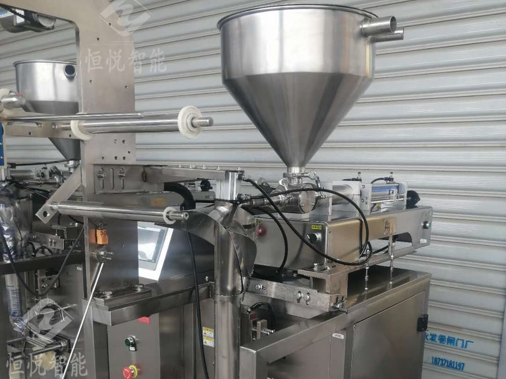 自動袋裝膏體包裝機(jī)發(fā)貨現(xiàn)場